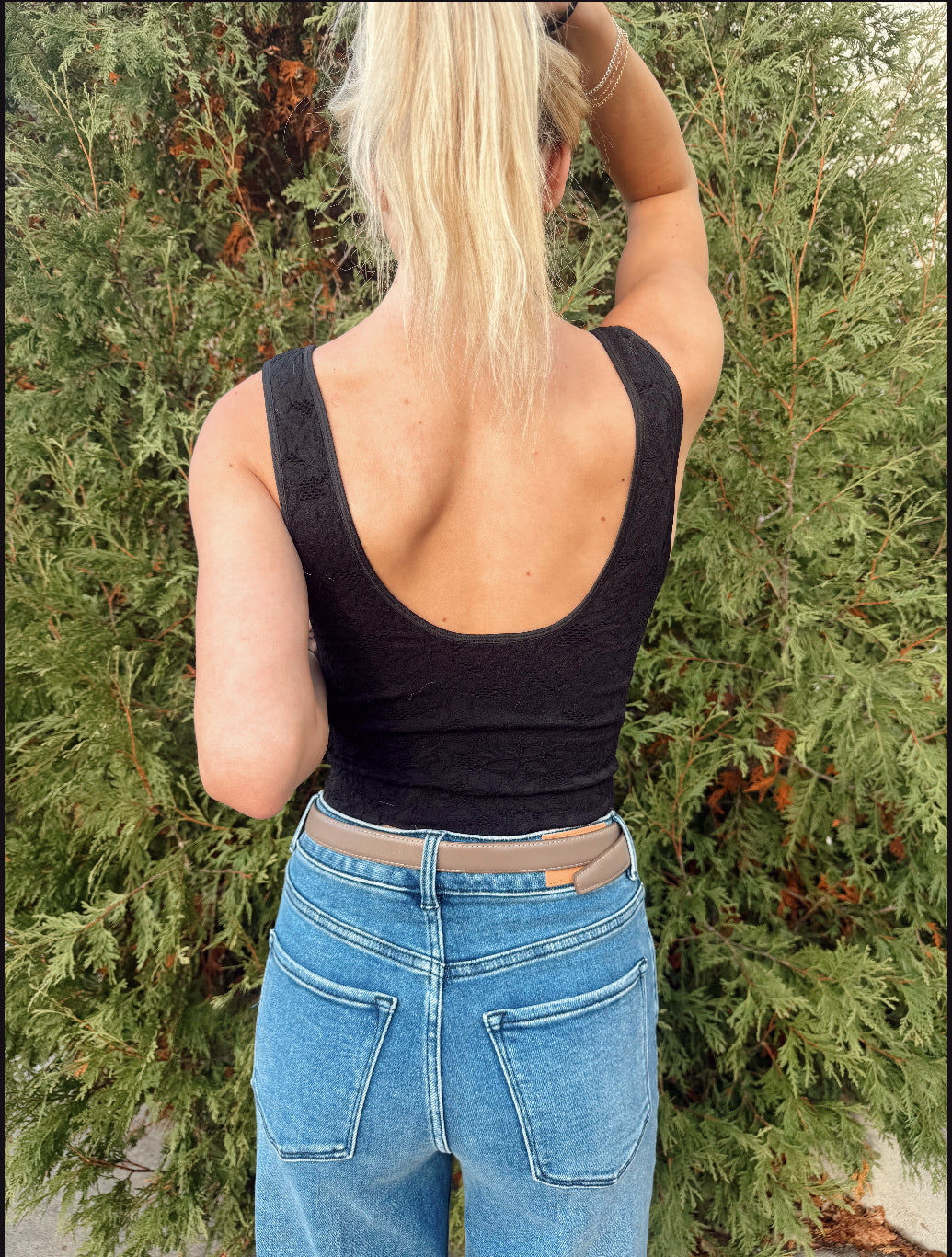 Lacey V-Neck Crop