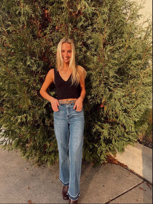 Lacey V-Neck Crop