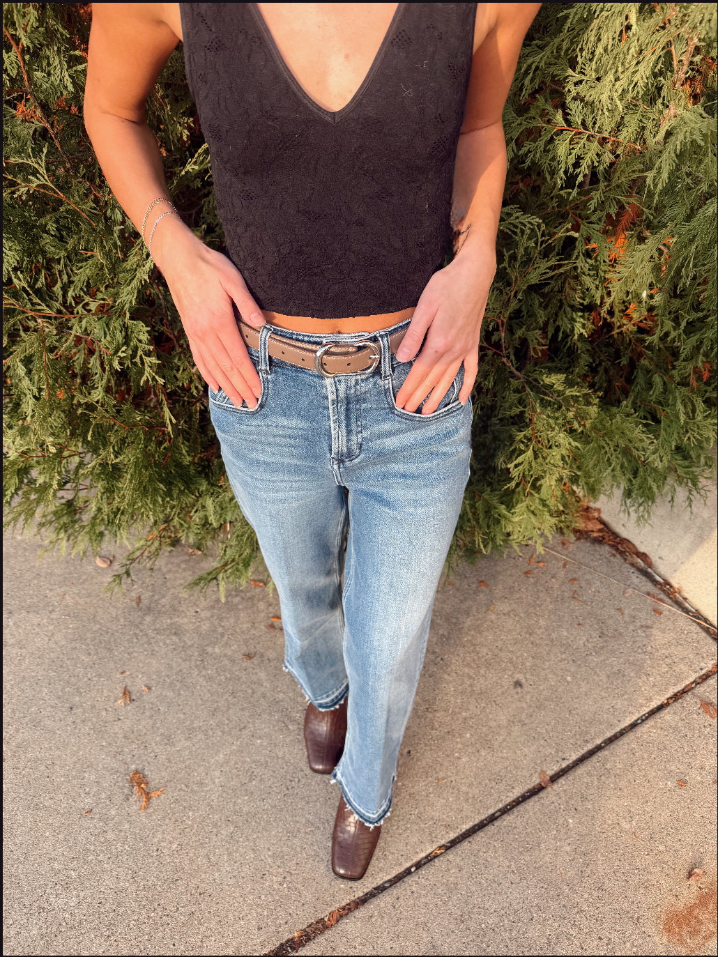 Lacey V-Neck Crop