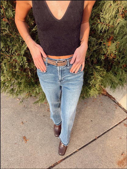 Lacey V-Neck Crop